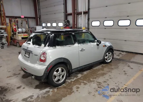 2011 Mini Cooper z USA, uszkodzony, nr VIN WMWSU3C53BT184127